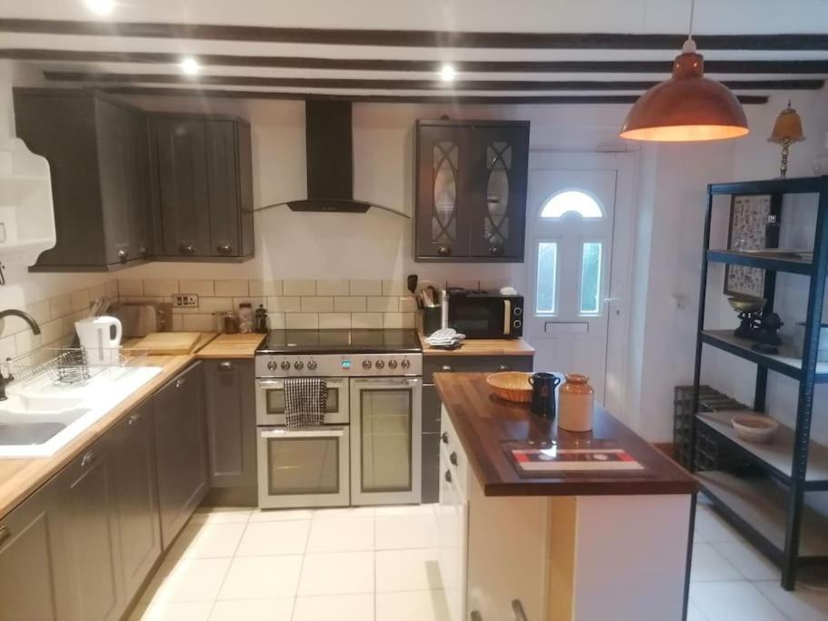 The Old Barn, Cosy Townhouse In Leominster Villa Ngoại thất bức ảnh